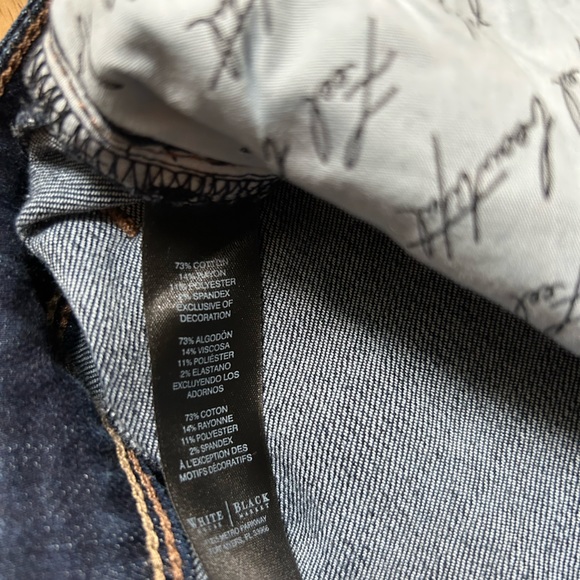 White House Black Market Boot Cut Mid Rise Jeans!! Size 4 but fits like a 6. - Picture 2 of 12